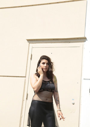 Blond amateur Lily text self shots while exposing her bare ass